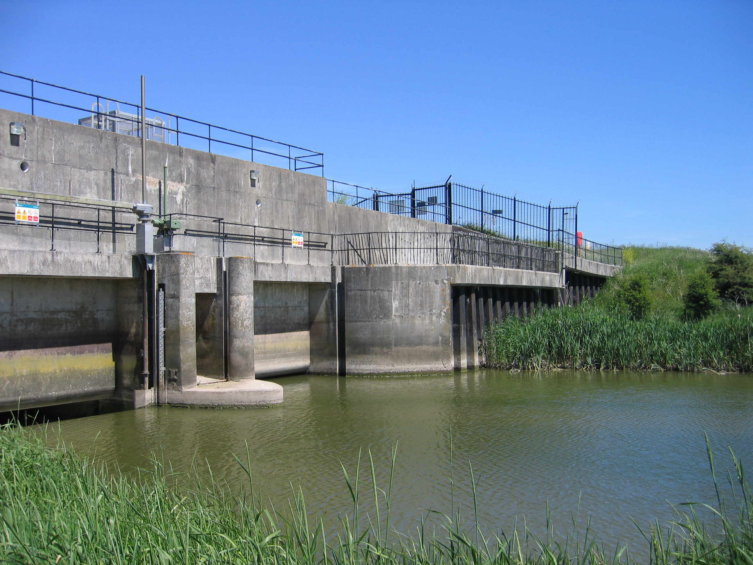 Sluice Gate and Stop Log Insertion