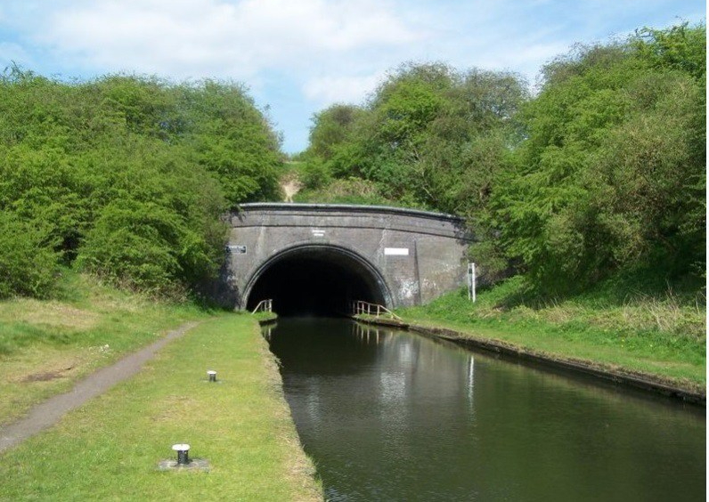 canaltunnelsmall1.jpg